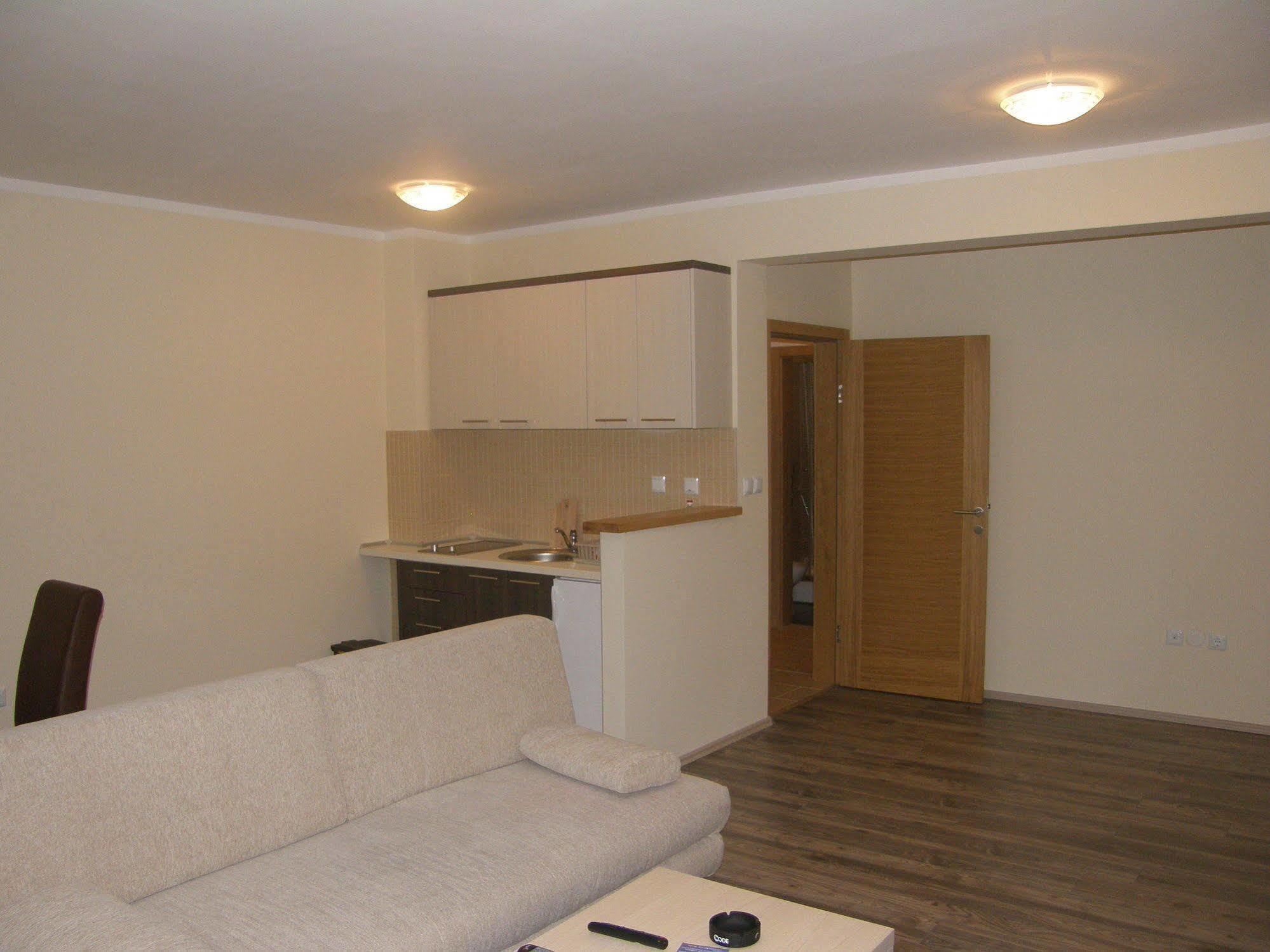 Apartments And Rooms Max-Well Яхорина Екстер'єр фото